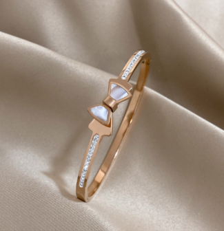 a. Armband- Bow