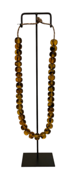 a. Bruine kralenketting 