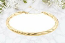 b. Armband | Spang met ketting | Goud