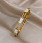 a. Armband- Zirc- pearl 